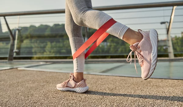 6 συνηθισμένα λάθη στην προπόνηση με λάστιχα αντίστασης - και τι να κάνεις