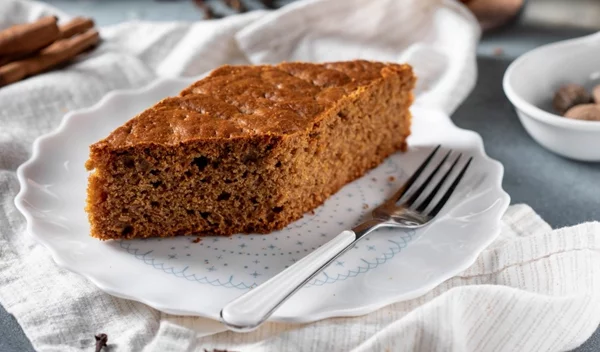 Πετιμεζόπιτα με τσίπουρο: το πιο αρωματικό και παραδοσιακό γλυκό που θα φτιάξεις φέτος