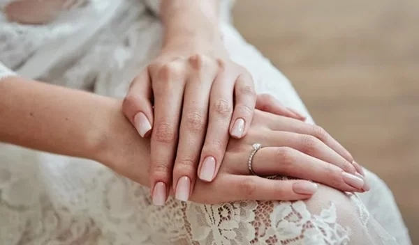 French Fade: Η νέα εκδοχή του γαλλικού μανικιούρ είναι εξαιρετικά elegant