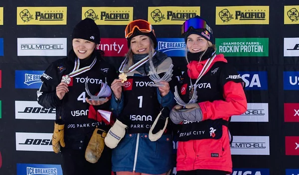 Girl power: Η Chloe Kim έγραψε ιστορία κερδίζοντας το δεύτερο χρυσό Ολυμπιακό μετάλλιο στο snowboard