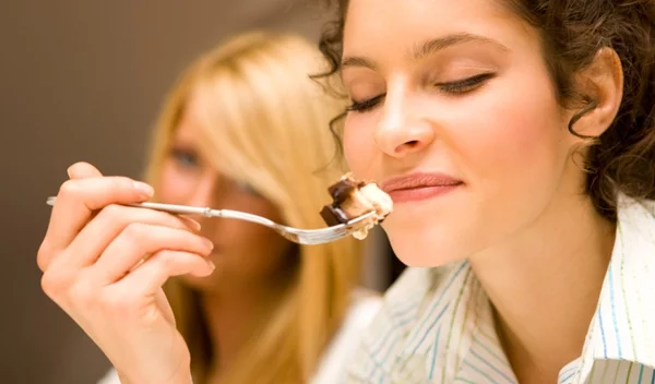 Σάκχαρο στο αίμα: Ποια είναι η καλύτερη ώρα για γλυκό ώστε να μην απορρυθμιστεί;