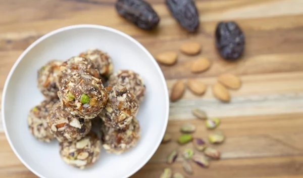 Το ιδανικό on the go σνακ: Ενεργειακές μπάλες χωρίς ζάχαρη