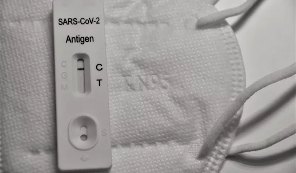 Γρήγορο τεστ κορονοϊού από τη μύτη και το στόμα: Είναι το ίδιο αποτελεσματικά;