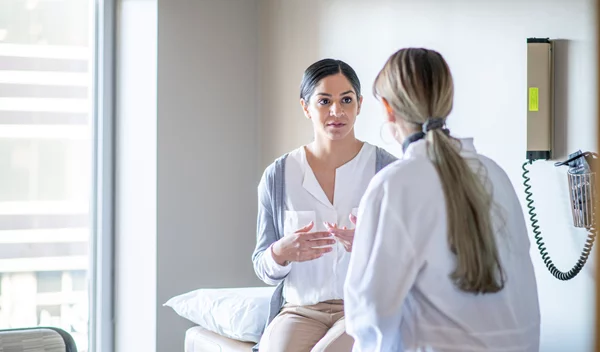 Ψέματα που συνηθίζουμε να λέμε στον γιατρό μας (και γιατί δεν θα έπρεπε)