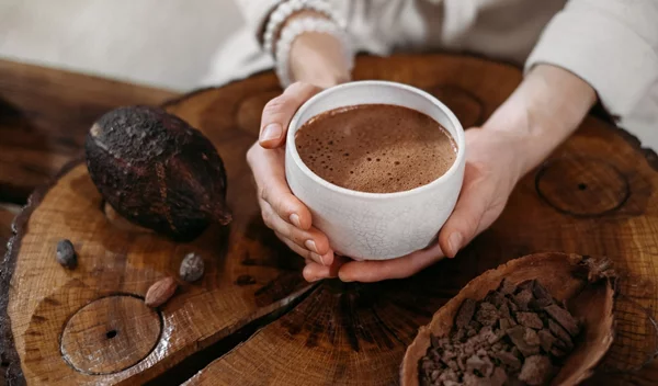 Τρεις λόγοι για να πιεις σήμερα μια κούπα ζεστή σοκολάτα