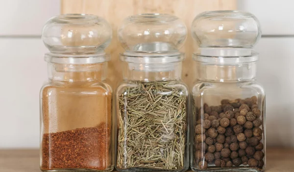 "Φυσικά" αλλά επικίνδυνα: Προσοχή σε 3 πολύ γνωστά μπαχαρικά – Μπλοκάρουν φάρμακα και βλάπτουν το συκώτι