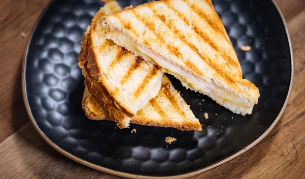 Η καλύτερη ιδέα για γέμιση σε τοστ - και πες "αντίο" στα βαρετά σνακ