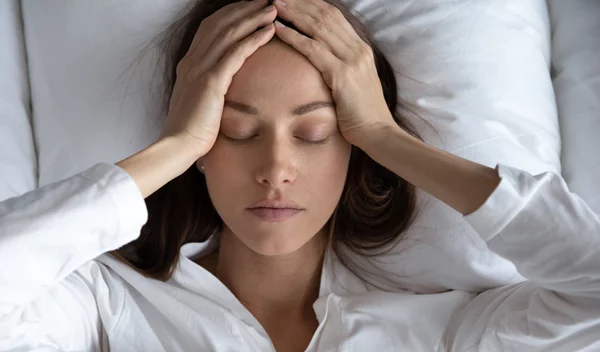 6 tips από τον νευρολόγο για να σου περάσει ο πονοκέφαλος γρήγορα!