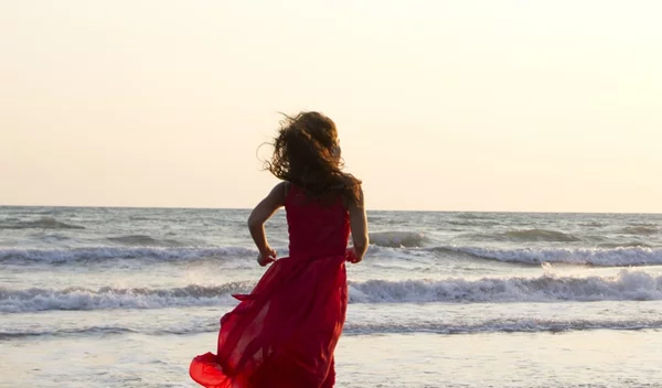 Καταναλώνεις διπλάσια ενέργεια όταν περπατάς σε αυτήν την επιφάνεια - Το λένε οι επιστήμονες