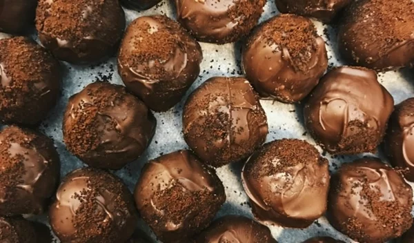 Νηστίσιμα τρουφάκια με φιστίκι Αιγίνης - Εύκολη συνταγή, απλά υλικά