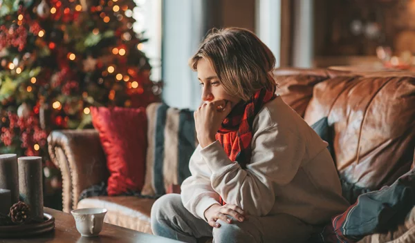 Οι χριστουγεννιάτικες ταινίες μάς δίνουν την εντύπωση ότι το να είσαι single είναι δύσκολο – πόσο ισχύει;