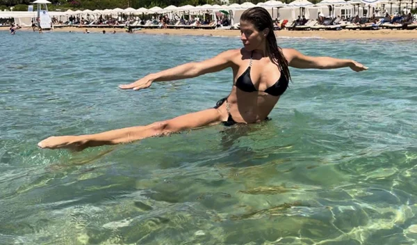 Ασκήσεις στη θάλασσα για όλο το σώμα από την personal trainer Χριστίνα Μαυρίδου (βίντεο)