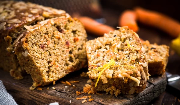 Κέικ καρότου με ελαιόλαδο και καρύδια: Η αυθεντική συνταγή χωρίς βούτυρο