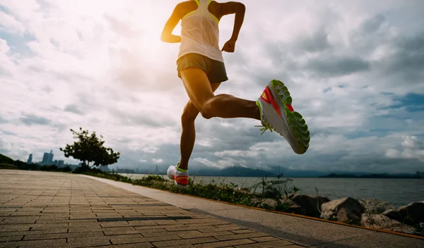 Τρέχεις; 5 κόλπα για να βελτιώσεις την απόδοση και να αποφύγεις τραυματισμούς