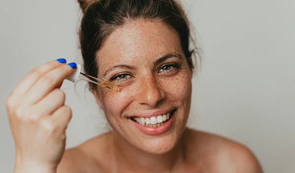 To serum που "ορκίζονται" οι skin experts για φυσική αύξηση του κολλαγόνου