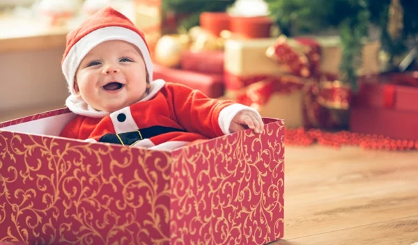 Πρώτες γιορτές με μωρό; Τα "ναι" και τα "όχι" για να τις απολαύσετε οικογενειακώς!