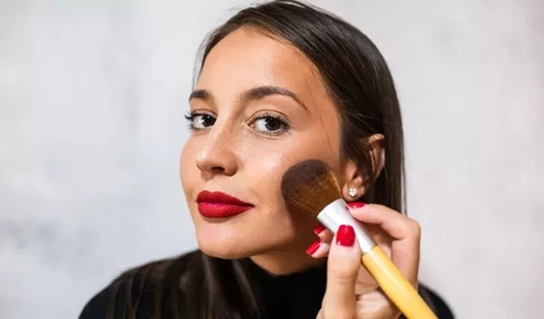 Τα πολυτελή bronzers που αξίζει να αποκτήσεις στις εκπτώσεις