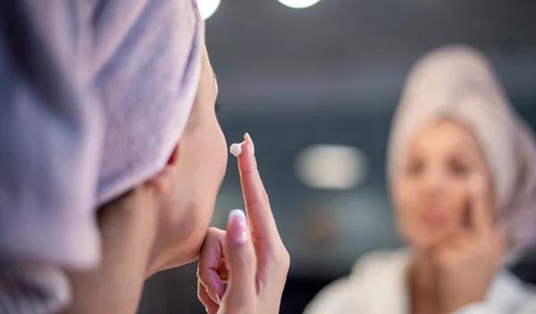 Τα 10 πιο κοινά skincare λάθη που κάνουμε στο δέρμα μας, σύμφωνα με τους δερματολόγους