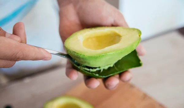 Είναι το αβοκάντο το "μυστικό" για χαμηλά λιπίδια και υγιή καρδιά;
