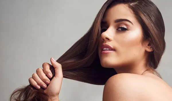 Η βραδινή haircare ρουτίνα που πρέπει να ακολουθήσεις αν θες λεία, μεταξένια μαλλιά