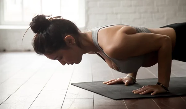 Κάψε λίπος, χτίσε μυς: Γιατί όλο και περισσότεροι εγκαταλείπουν τα βάρη για την καλλισθενική;