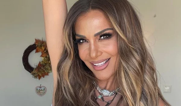 Η Δέσποινα Βανδή με το μακιγιάζ που αναδεικνύει όσο κανένα άλλο τα καστανά μάτια