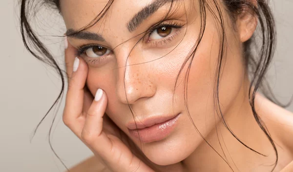 Έχεις αναρωτηθεί γιατί έχεις φρύδια; Ο ρόλος του είναι πιο σημαντικός και από τα μάτια