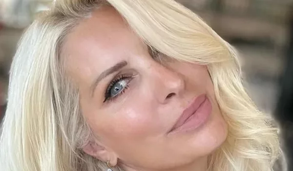 Ανανεωμένη η Ελένη Μενεγάκη: Η αλλαγή στα μαλλιά της που την ενθουσίασε