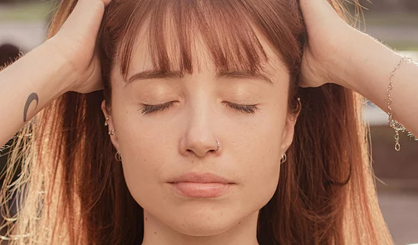 Φύτρες μαλλιών: To trick για να τις δαμάσεις τις φύτρες και τα μυστικά για τη φροντίδα τους