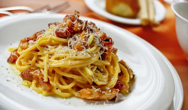 Τι να μαγειρέψω σήμερα; Η ελληνική εκδοχή της καρμπονάρας που πρέπει να δοκιμάσεις