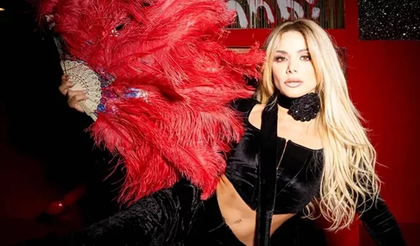 Η Josephine επιλέγει τα ιδανικά χριστουγεννιάτικα δώρα από την Pink Woman