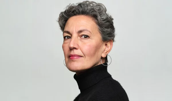 Τα πιο κομψά κουρέματα για γκρίζα μαλλιά