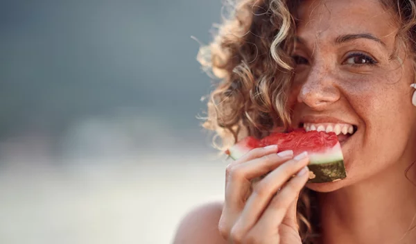 Τέλος στην κατακράτηση υγρών! 4 φυσικοί τρόποι να τη μειώσουμε