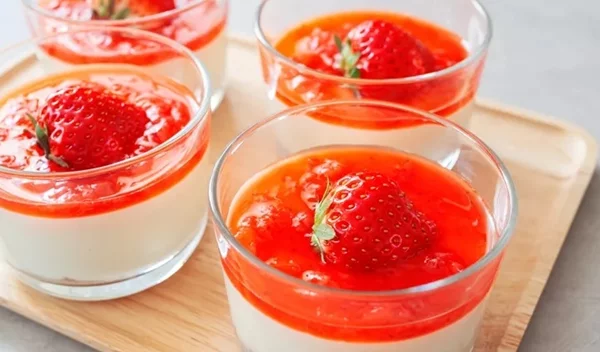 Πανεύκολο γιαουρτογλυκό με 5 υλικά από τον Άκη Πετρετζίκη