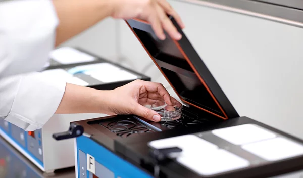 Έχω περάσει τα 35, έχει νόημα να καταψύξω τα ωάριά μου;