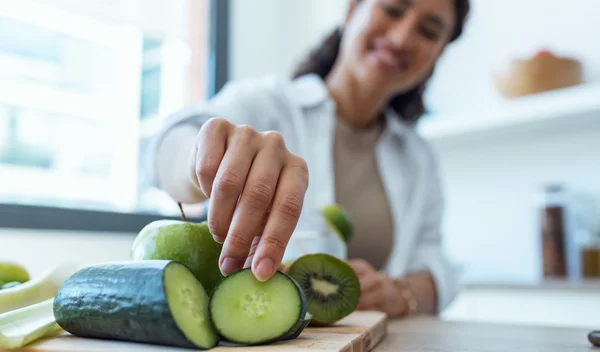 Ενυδάτωση τον χειμώνα: Αυτές είναι οι 10 τροφές που κάνουν θαύματα