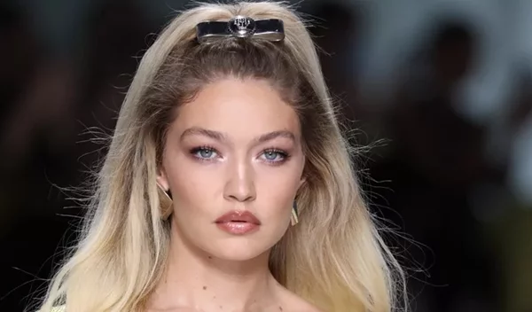 4 beauty tips που ίσως δεν σου έμαθε η μαμά σου - και πρέπει να εντάξεις στη skincare ρουτίνα σου