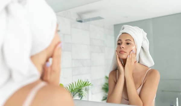 Οι πιο περίεργες συμβουλές για όμορφο πρόσωπο από τους δερματολόγους