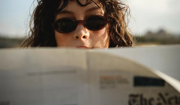 Τι είναι το "Σύνδρομο του Aπατεώνα" και πώς να το νικήσεις πριν καταστρέψει την αυτοπεποίθησή σου