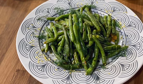 Φασολάκια σαλάτα λεμονάτα