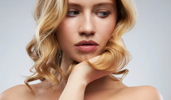 Με αυτόν τον τρόπο θα βρεις το ιδανικό nude κραγιόν για εσένα