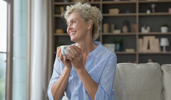 Mετά τα 60: Ποιο ρόφημα συνδέεται με καλύτερη οστική πυκνότητα;