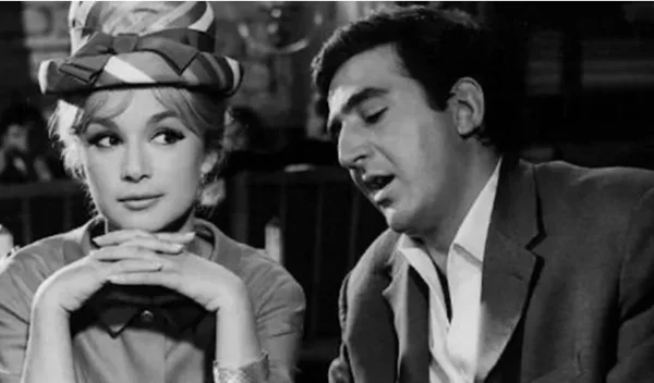 Αλίκη Βουγιουκλάκη: Το άκρως θηλυκό άρωμα που φορούσε όλη τη ζωή της