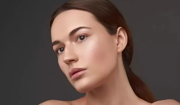 Σκέφτεσαι να βάλεις υαλουρονικό; Δες τι πρέπει να προσέξεις