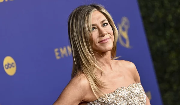 Jennifer Aniston: Η προπόνηση που ακολουθεί παντού και πάντα - Το φορητό gym της χωράει στη βαλίτσα σου