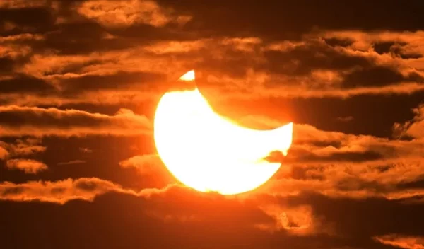 Πανσέληνος και ολική έκλειψη Σελήνης: Αυτά τα 4 ζώδια θα έχουν αλλαγές ζωής