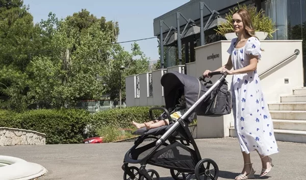 Η Αντιγόνη Βιντιάδη επέλεξε το σύστημα μεταφοράς Aptica Quattro της Inglesina, για την καθημερινότητα με το μωρό της