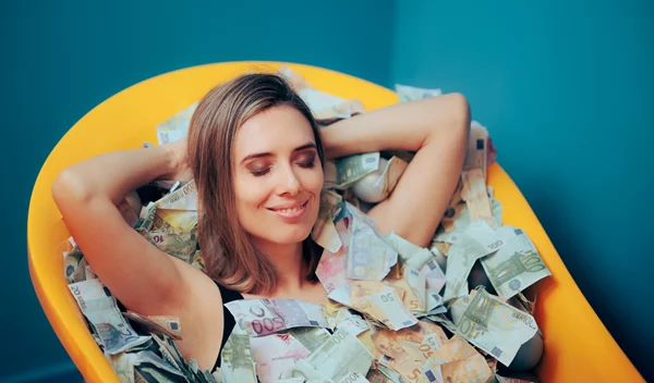 5 πεποιθήσεις που υπονομεύουν τη σχέση σου με το χρήμα