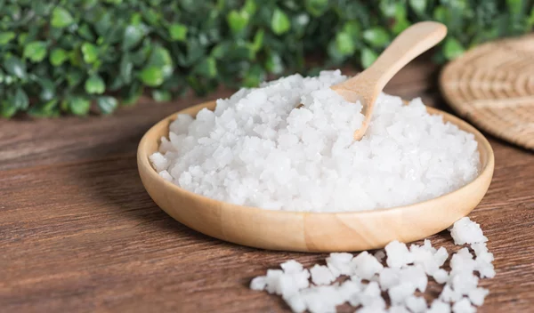 Άλατα Epsom: 4 ευεργετικές χρήσεις και μία προς αποφυγήν!