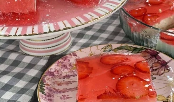 Μαμαδίστικο γλυκό ψυγείου με ζελέ και μπισκότα - Τοπ καλοκαιρινό επιδόρπιο